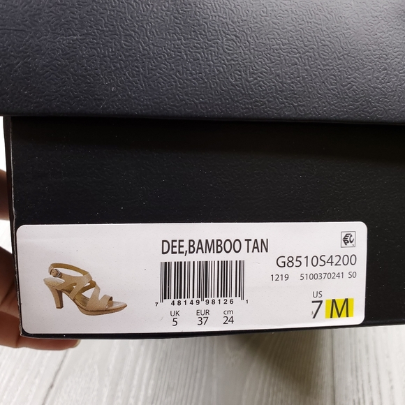 Naturalizer Dee Bamboo Tan Strappy Sandals - Picture 8 of 8